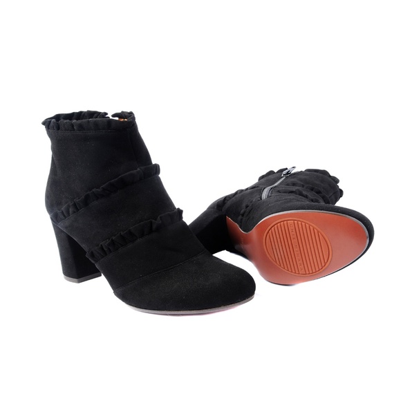 Chie Mihara Ankle boot with Ruffles details in Bla - Picture 5 of 5